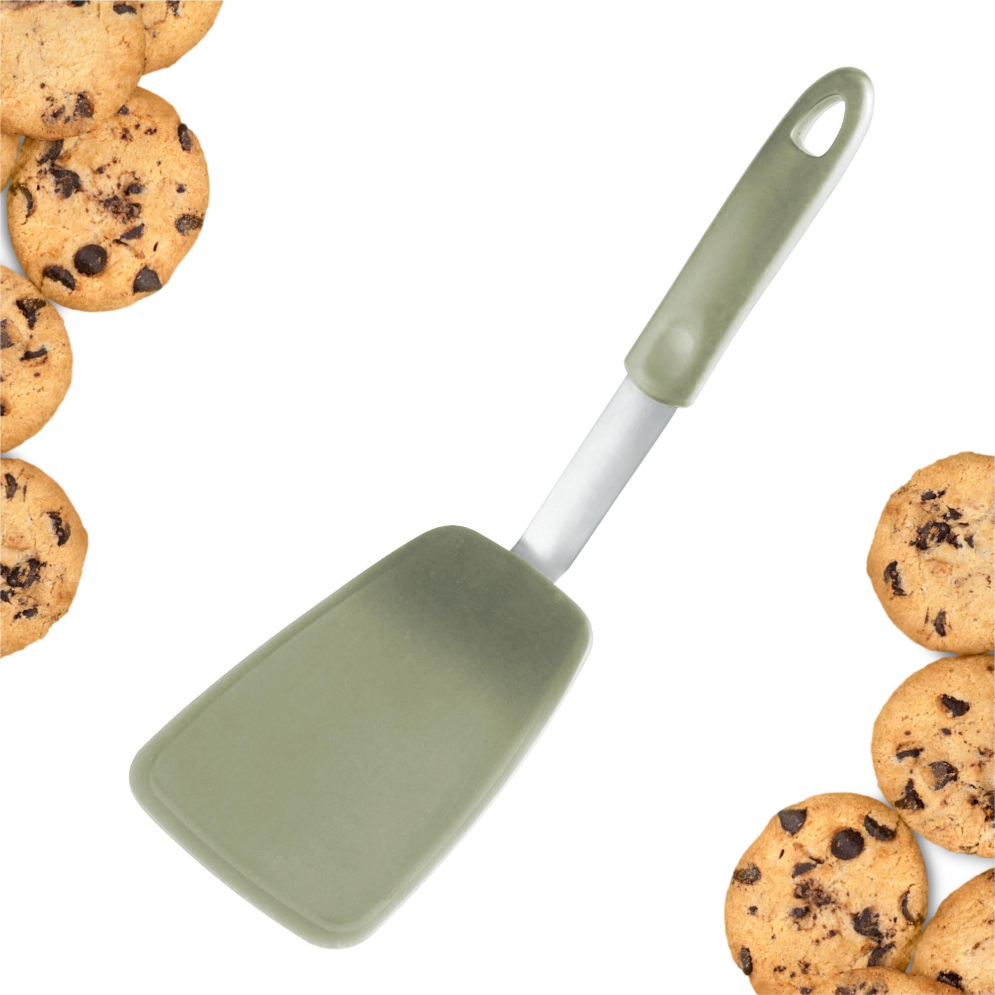 Starpack large flex turner with a flexible, heat-resistant silicone head and a sturdy handle, perfect for flipping and serving larger portions.