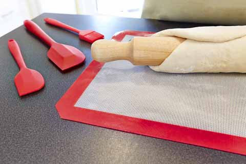 https://www.starpackproducts.com/cdn/shop/products/Silicone_Bakeware_Baking_Set_Non_Stick_Mats_Spatula_Basting_Brush_Pastry_Liner_03_4acb2252-6a95-410e-9a6c-4ce7beefd15e_large.jpeg?v=1571439026